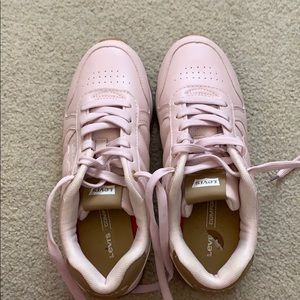 Pink Levi’s Sneakers